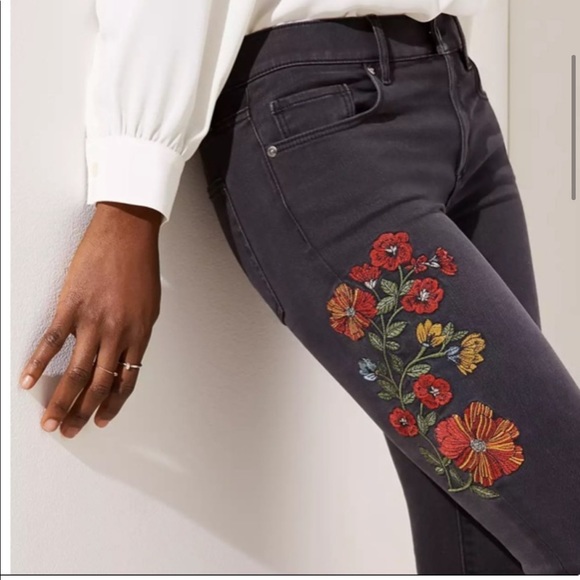 Host Pick 🌺 LOFT Black Poppy Embroidered Mid-Rise Jeans Size 31 or 12 - Picture 4 of 10